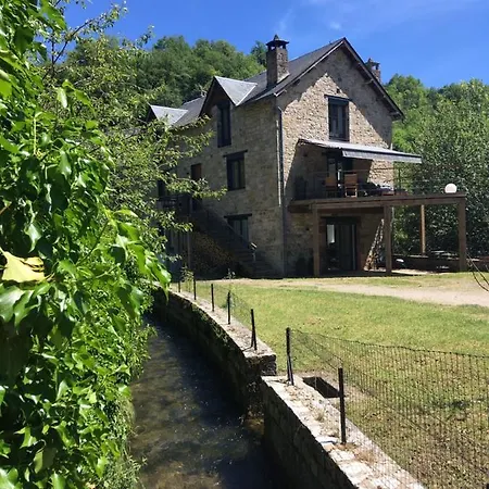 Au Bord De L'eau Bed & Breakfast