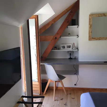 Au Bord De L'eau Bed and breakfast