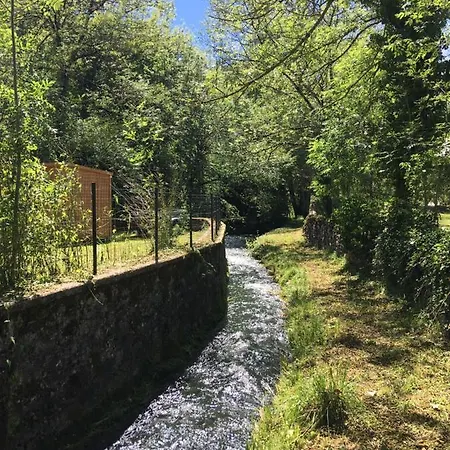 Au Bord De L'eau