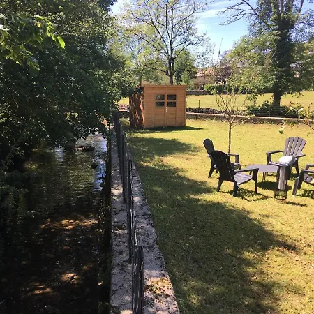 Au Bord De L'eau