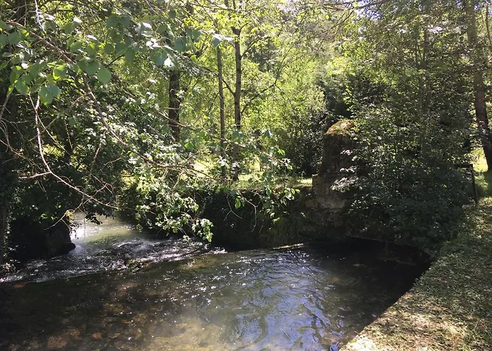 Au Bord De L'eau לינה וארוחת בוקר