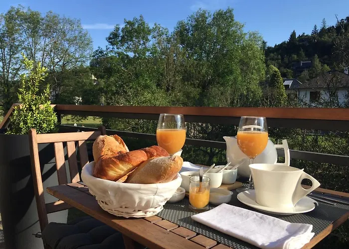 Au Bord De L'eau לינה וארוחת בוקר